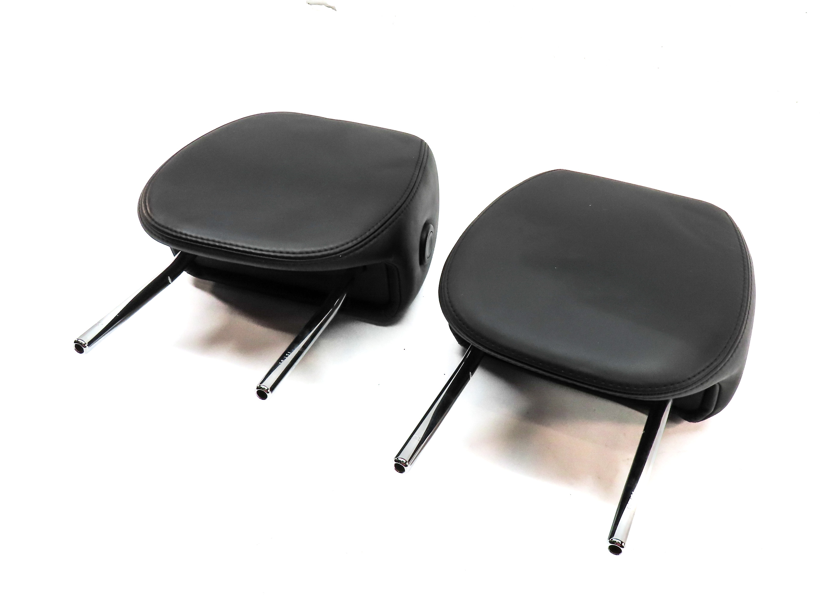 2003-2004 PORSCHE CAYENNE 955 FRONT LEFT & RIGHT SEAT HEADREST SET/2 (Black) — exact item pictured